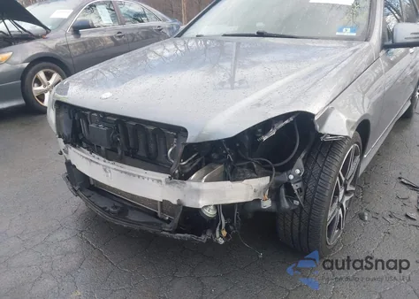 2014 Mercedes-Benz C 350 Sport z USA, uszkodzony, nr VIN WDDGF5HB3EA949484